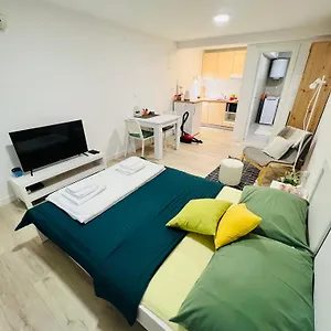 Moon No.2 Apartment Split